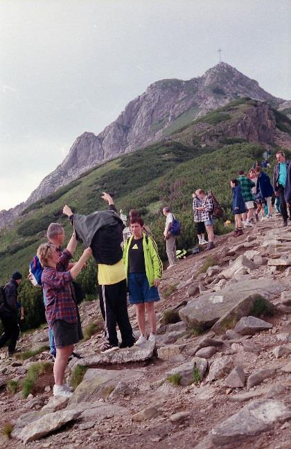 Tatry - tłumy na szlakach i kolejki na szczyty Góry w sierpniu tradycyjnie cieszą się największą popularnością.
