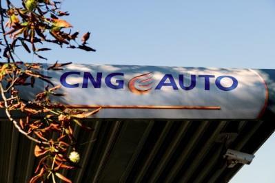 CNG i LNG paliwa ekologiczne i opłacalne Praktyczne wykorzystanie partnerstwa z PGNiG w realizacji celów Ustawy Wsparcie realizacji celów Ustawy np. min. 2 stacje CNG dla gmin >100 tys.