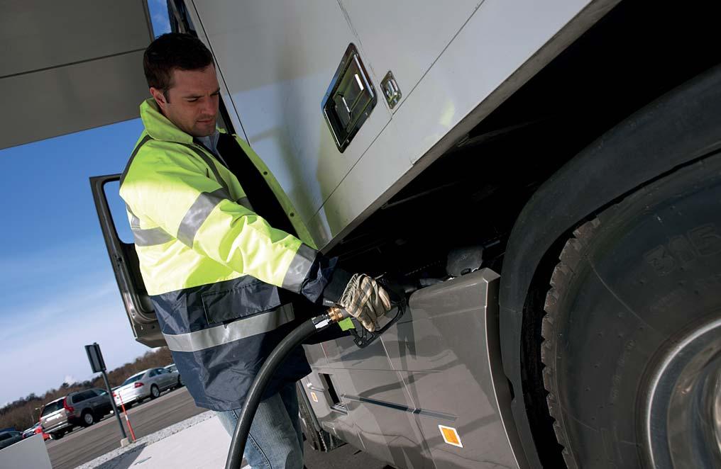 PRODUKT Karty paliwowe www.truck-van.pl Plastikowe wsparcie Wymiana sprzęgła, przejazd autostradą czy zestaw map za wszystko zapłacisz kartą paliwowo-serwisową. Oszczędność czasu i nerwów bezcenna.