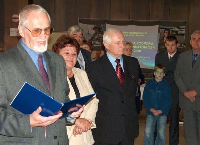 Prezentovala tu svoju prácu Misie OS SR na podporu mieru pod mandátom OSN pohľad v roku 2006, ktorú pod vedením pedagóga Katedry manažmentu AOS, a tiež bývalého veliteľa kontingentu OS SR v bývalej