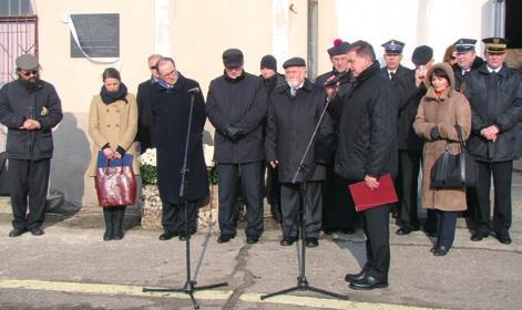 14 15 obok siebie dwie szkoły publiczne: polska i żydowska (obecnie w budynku mieści się Gimnazjum Publiczne nr 2), odsłonięta została tablica upamiętniająca nauczycieli zamordowanych podczas II