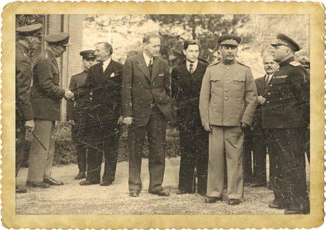 Woroszyłow podczas konferencji w Teheranie, 1 grudnia 1943 r.. na utworzeniu drugiego frontu w Grecji. W rzeczywistości lądowanie w Normandii miało miejsce dopiero 6 czerwca 1944 r.