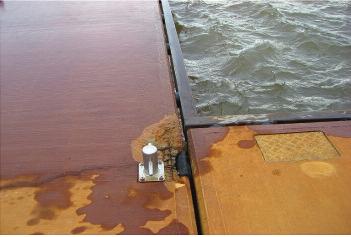 Concrete corrosion at the floating bridge of the floating house acc. to Fig. 17, 28 4.3.1. Reinforced concrete pontoon Fig.