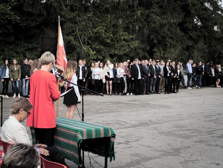 2 Kurier Zamkowy nr 1/2017/2018 UROCZYSTE ROZPOCZĘCIE ROKU SZKOLNEGO 2017/2018 Fot. p prof.