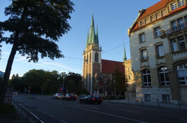 żartobliwie przez mieszkańców palec boży.