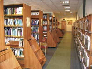Nowe pomieszczenia i ich organizacja Władze Wydziału IZ po powołaniu do życia Biblioteki w 2001 r. podjęły starania w kierunku pozyskania dla swojej książnicy samodzielnego lokalu.