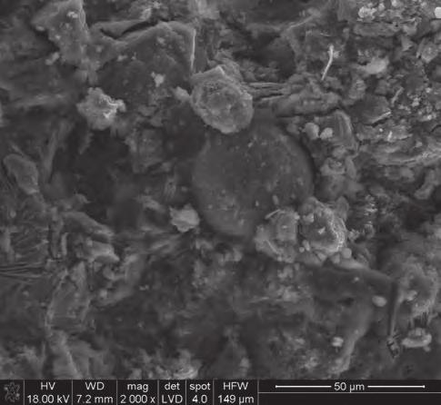 K a) b) Rys. 3. Obrazy SEM zaczynu CAC70 zawierającego 25% FBCC po 7 dniach procesu hydratacji prowadzonego w temperaturze 25 C: a) widok ogólny, b) szczegóły mikrostruktury. Fig. 3. SEM images of CAC70 cement paste with 25% of FBCC after 7 days of hydration at temperature of 25 C: a) general view, b) details of microstructure.