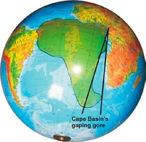 39a). Jeżeli natomiast ściśle dopasujemy do siebie krawędzie równoleżnikowe, to wyraźne rozwarcie pojawi się między krawędziami południkowymi (Fig. 39b.). Oczywiście, jeżeli zaczniemy zmniejszać Ziemię, przy stałych rozmiarach obu kontynentów, to oba rozwarcia zaczną zanikać.