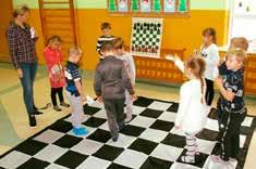 Dzieci mają okazję poznawać grę w szachy, znaną i docenianą na całym świecie.