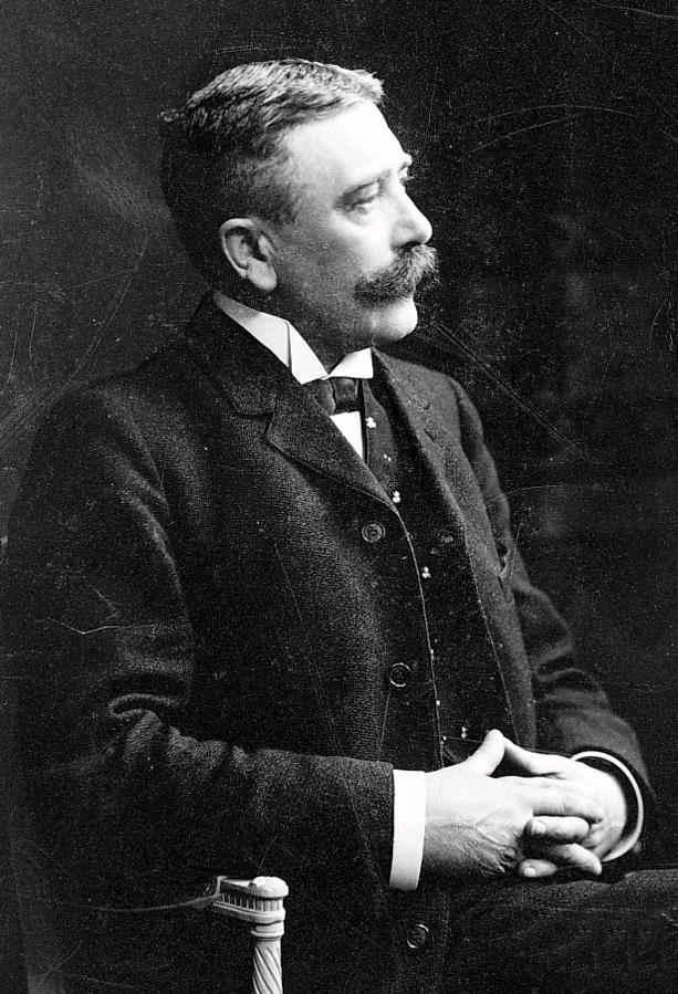 Językoznawstwo strukturalne (1) Ferdinand de Saussure (1857-1913), szwajcarski uczony, wykładowca na Uniwersytecie w Genewie, nazywany ojcem współczesnego językoznawstwa.