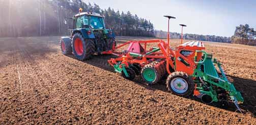 Pokazy maszyn Presentation of machines Pokaz techniki siewu zbóż w systemie uproszczonym Demonstration of cereal sowing technique in conservation tillage Agro-Masz ATO Agregaty serii AT to maszyny