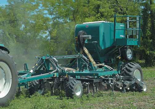 Pokazy maszyn Presentation of machines Korbanek Siewniki zbożowy do siewu metodą bezpośrednią ARBOS ASF UST DIREKTA Nowością na wystawie AGROSHOW 2018 jest siewnik do siewu bezpośredniego,