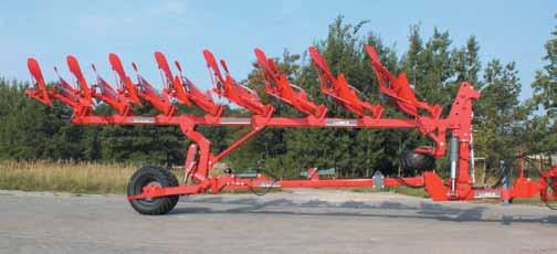 Prezentacje maszyn na pasie startowym Presentation of machines at the airstrip UNIA Polski producent maszyn rolniczych posiadający 4 fabryki oraz mający historię sięgającą 135 lat.