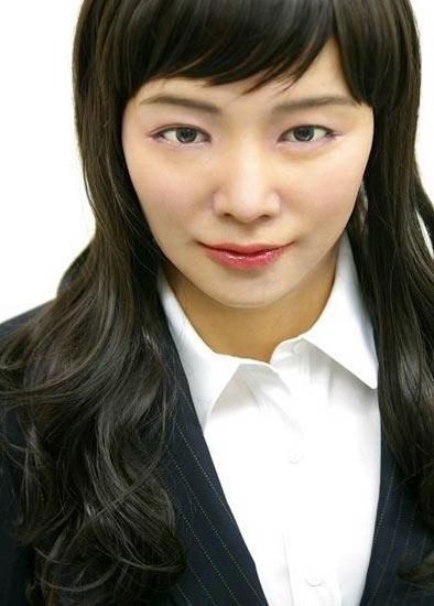 2006 Robot humanoidalny przypominający kobietę - zbudowany przez południowokoreańskich inżynierów.