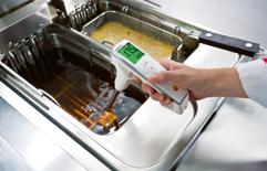 Kontroluj produkty smażone za pomocą testera jakości oleju testo 270, którym możesz przeprowadzić testy nawet w gorącej fryturze.