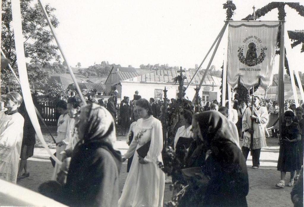 13 Zdjęcie 22 Rok 1947, 18 lub 19 względnie 20 czerwca. Wizytacja parafii Grabowiec przez biskupa Stefana Wyszyńskiego.