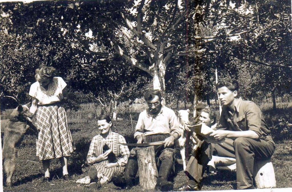 Grabowiec, w sadzie u Kalinowskich.