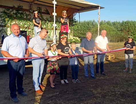 KULTURA Spotkanie w Niebrowie W sobotę, 7 lipca w Niebrowie odbyło się spotkanie dla mieszkańców, którego organizatorami byli: radny Eugeniusz Gawarzyński, sołtys Marek Smoła, rada sołecka oraz Koło