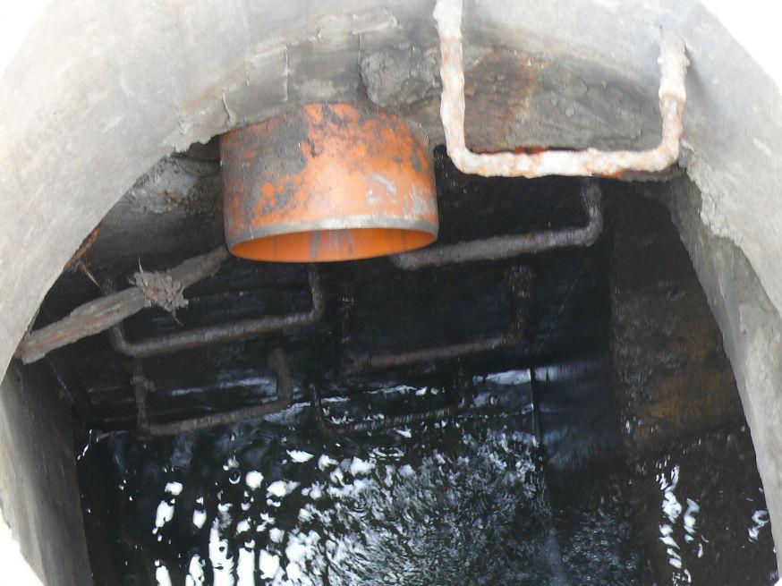 Stan techniczny studni rewizyjnych na kanale w ulicy Krasińskiego na odcinku od studni D6 do studni D8 Ocenę stanu technicznego poszczególnych studni rewizyjnych na kanale deszczowym zlokalizowanym w