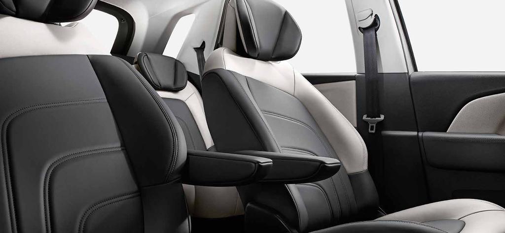 PAKIET LOUNGE NADZWYCZAJNY KOMFORT Kabiny Citroënów C4 SpaceTourer i Grand C4 SpaceTourer przypominają pełen światła loft, przestronny i przyciągający przyjazną atmosferą.