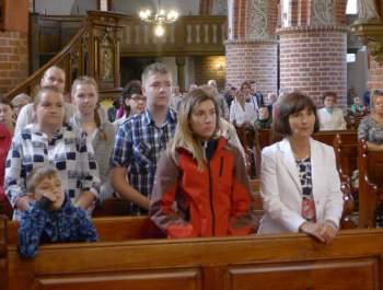 Odprawił ją w intencji chorych Rodziców, Rodziny i wszystkich, którzy stanęli na Jego kapłańskiej drodze. W koncelebrze uczestniczył ks. Proboszcz Józef Grochowski. Po ewangelii ks.