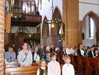 Informator Parafialny nr 4(105)/2018 Rok 2018 Oprawę liturgiczną zapewnili uczniowie, a na organach grał ks. Piotr. Kazanie okolicznościowe wygłosił O. Ewaryst.