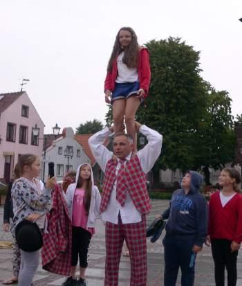 Lipiec, 2018 Kuba Franciuk należycie przygotował się do tej pracy i został uroczyście promowany do pełnienia służby ceremoniarza w zgromadzeniu liturgicznym. Brawo Kuba. Gratulujemy.