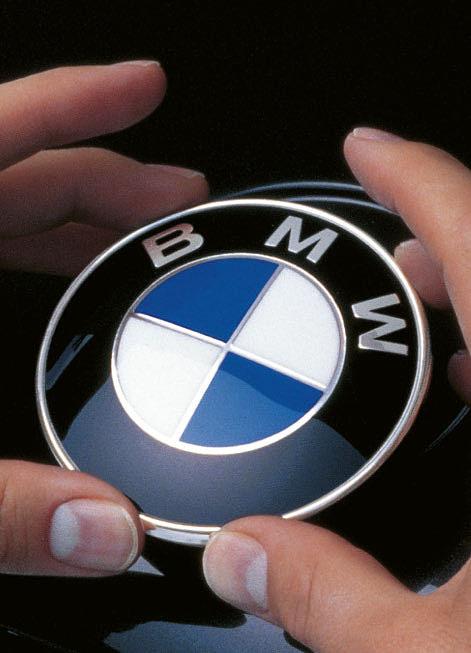 BMW SERII 6 Przykuwa wzrok. A potem zapiera dech. BMW SERII 7 Driving Luxury. MODELE BMW X Świat bez granic. Życie pełne możliwości. BMW iperformance Inteligentne. Dynamiczne.