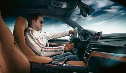 Cała moc i dynamika BMW X5 M i BMW X6 M leży w Twoich rękach za pośrednictwem sportowej, ergonomicznej kierownicy skórzanej M.