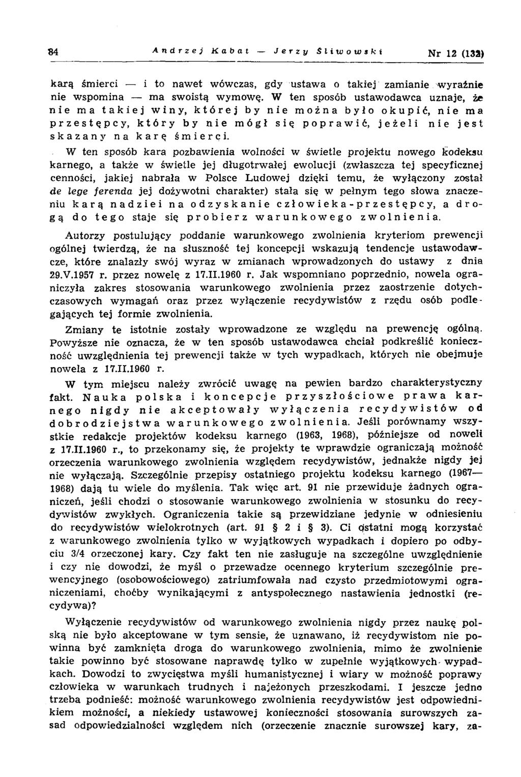 84 Andrzej Kabat Jerzy Sliwowski N r 12 (133) karą śm ierci i to naw et w ów czas, gdy ustaw a o takiej zam ianie w yraźnie nie w spom ina m a sw oistą w ym ow ę.