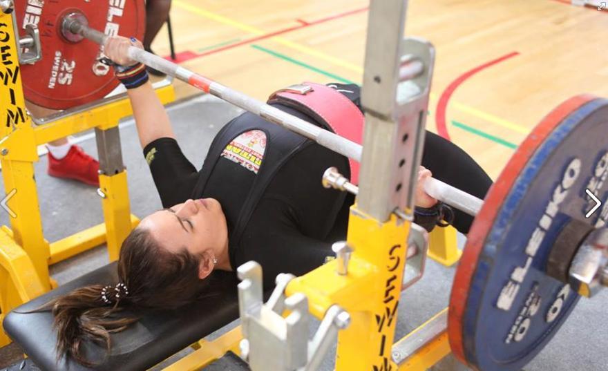 Hiszpanii zaliczyła 110kg i jest duża szansa, że niedługo zbliży się do rekordu Polski Seniorek (127kg), chociaż formalnie w tym roku Klaudia jest jeszcze juniorką do lat 20!