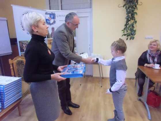 ECHO STOLNA Str. 3 24 listopada br z okazji Œwiatowego Dnia Pluszowego Misia. Gminna Biblioteka Publiczna w Stolnie zorganizowa³a konkurs recytatorski wiersze Marii Konopnickiej.