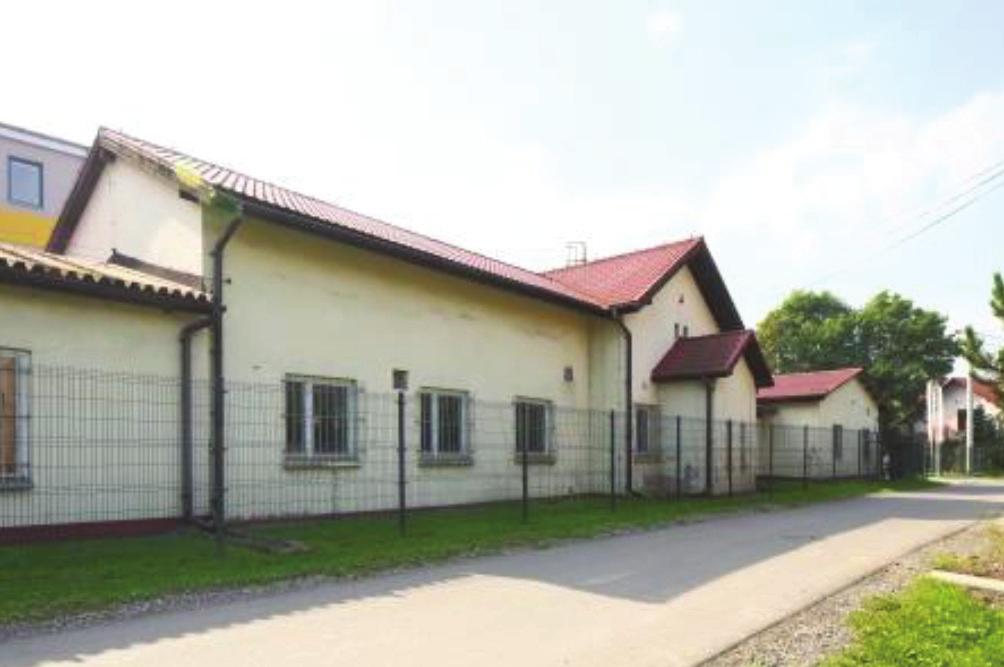 76 Miezian M. rzowską, a dawny dworzec kolejowy w Bieńczycach pozostał jedyną pamiątką po czasach, gdy jeździł tędy pociąg 4.