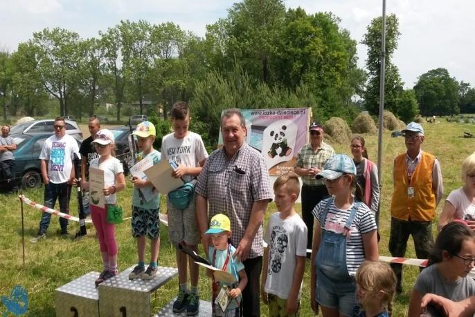 W niedzielę 4 czerwca nad stawem sportowego połowu ryb w Niemysłowicach odbyły się spławikowe zawody wędkarskie dla dzieci i młodzieży z okazji