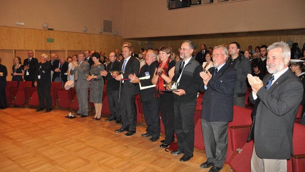 Obecna była Pani Wojewoda, prezydent miasta, prezesi i prezydenci różnych ważnych firm i organizacji, komandorzy i cała lokalna świta.