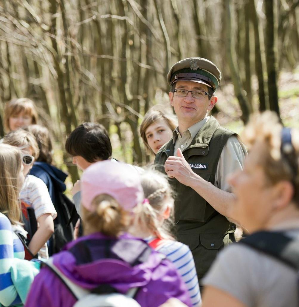 Edukacja w Lasach Państwowych Edukacja przyrodnicza - obecna w pracy leśników od zawsze; Formalne sprecyzowanie miejsca edukacji