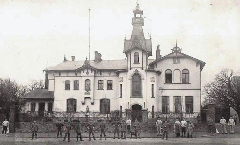 Uczelnia w liczbach historia 100 LAT TRADYCJI AKADEMICKICH STUDIÓW ROLNICZO-LEŚNYCH PONAD 65 LAT AUTONOMICZNEJ UCZELNI 8 WYDZIAŁÓW 30 30 INTERESUJĄCYCH KIERUNKÓW STUDIÓW Uniwersytet Przyrodniczy w