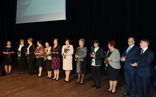Natomiast podziękowania - Za szczególny wkład w uzyskanie Certyfikatu Akredytacyjnego otrzymali; Ewa Rakoczy-Ordynator Oddziału Anestezjologii i Intensywnej Terapii, Maciej
