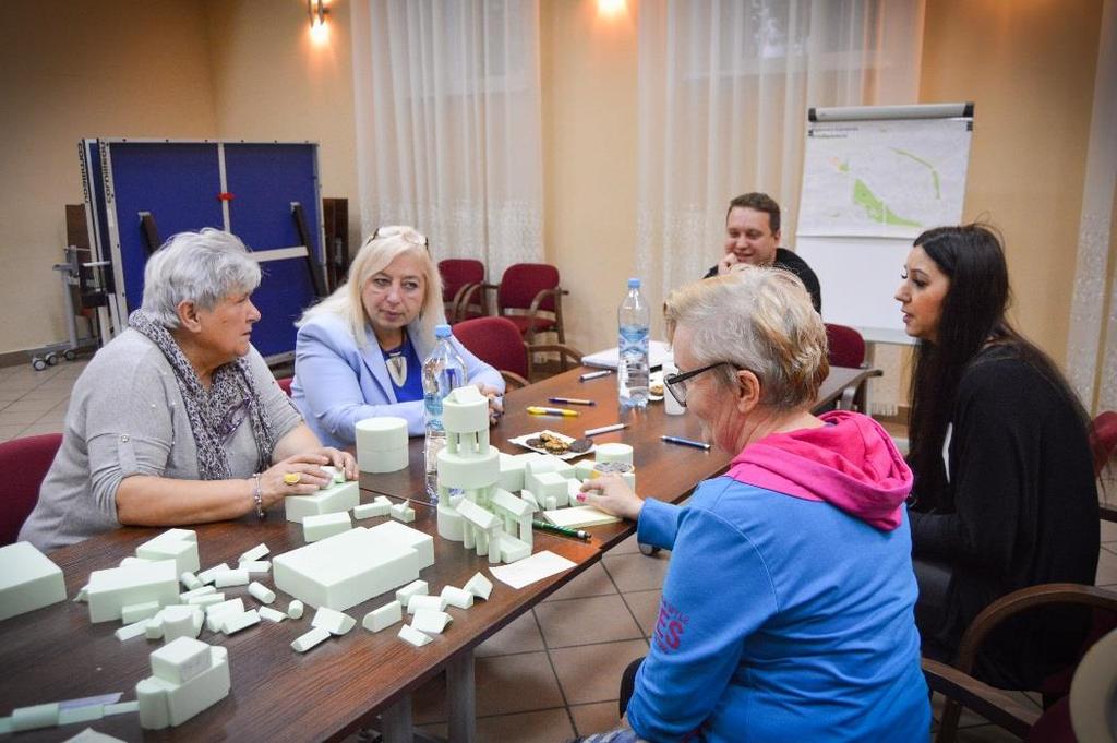 ĆWICZENIE 2 Ważne miejsca dla mieszkańców na mapie Dąbrowy Górniczej to: - dworzec kolejowy, - Pałac Kultury Zagłębia, - Wyższa Szkoła Biznesu ( ze względu na Uniwersytet III-go Wieku), - Centrum