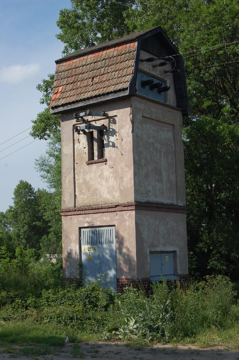 Transformator w Grodziszowie (zdjęcie z 202 r.) Źródło: zbiory własne autora. W XIX wieku miejscowa ludność uzyskała niezależność osobistą oraz własność ziemską.