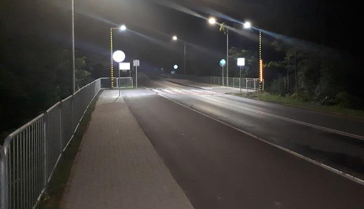 OŚWIETLENIE DROGOWE Zamontowaliśmy ponad 1000 lamp na długości 50 kilometrów dróg Koszt oświetlenia drogowego i ulicznego to 2,7 mln