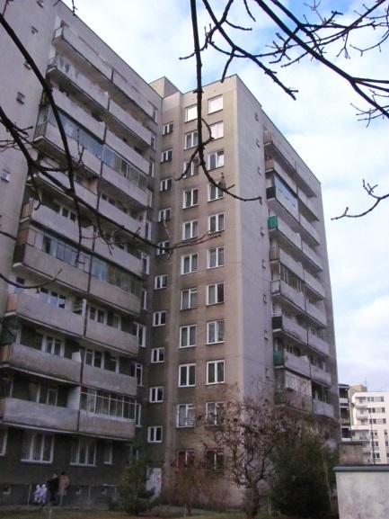 zlokalizowanego w Warszawie na osiedlu Nowa Praga 2 Wprowadzenie System budownictwa metodą przemysłową w Polsce rozwijał się prężnie w okresie od lat 50-tych do lat 80-tych XX wieku.