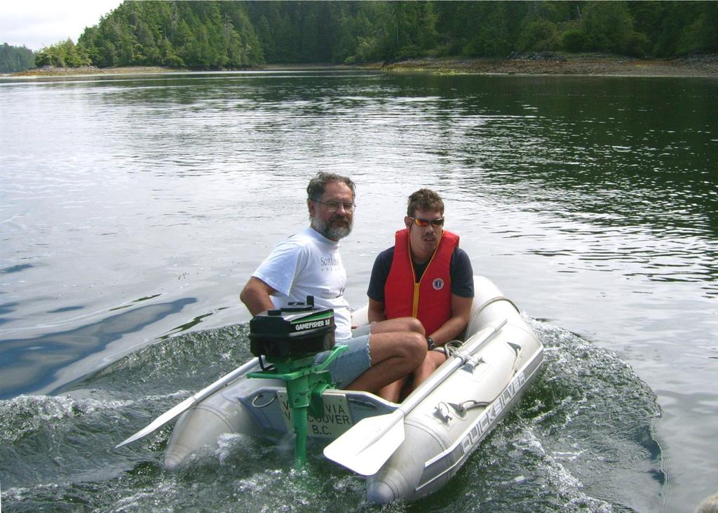 Atrakcyjne jest pływanie na dinghy i zwiedzanie niezliczonej ilości