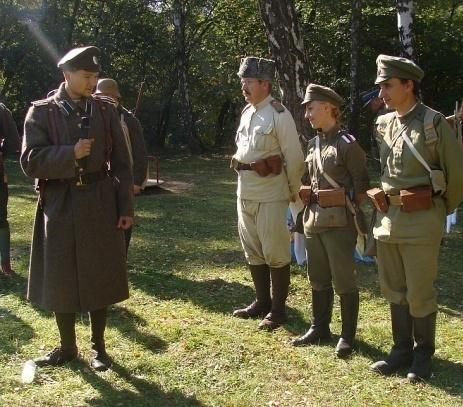 Niepodległości. Z kolei Pan Filip Kamizela wystąpił w mundurze galowym porucznika Pułku IV Ułanów Zaniemeńskich z 1939 r.