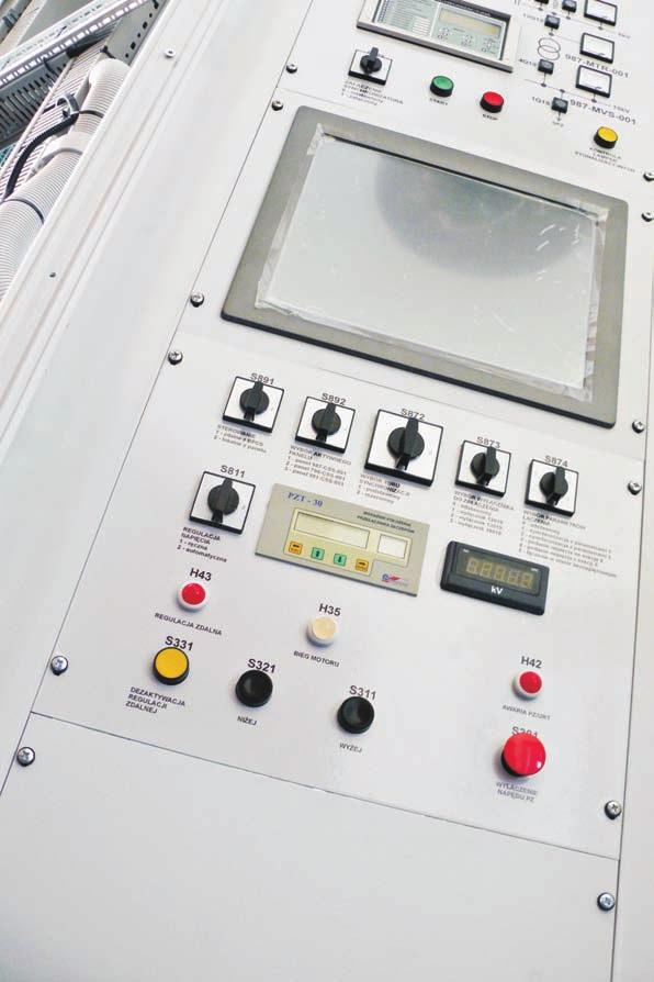 CHARAKTERYSTYKA Wskaźnik położenia przełącznika zaczepów transformatora typ PZT-30 składa się z nadajnika i odbiornika sygnałów. Nadajnik to 27.