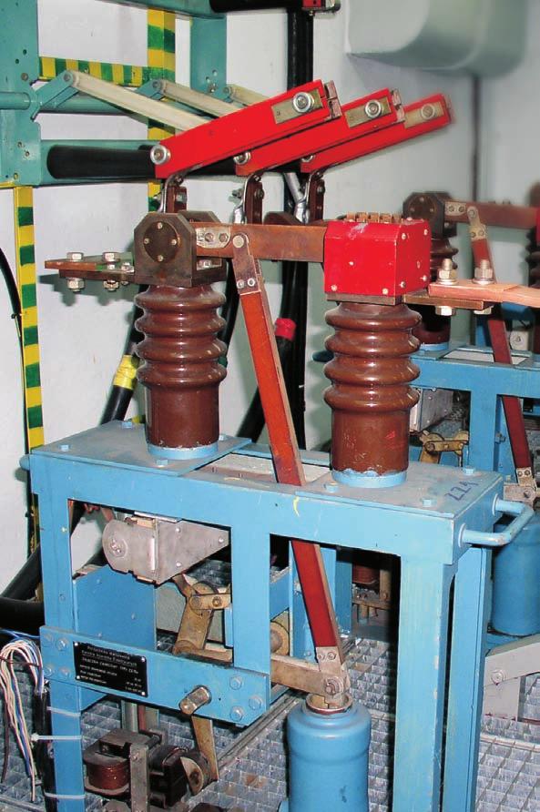 CHARAKTERYSTYKA Wymuszalnik prądu przemiennego i stałego typ WPPS-300 przeznaczony jest do pracy ciągłej w zakresie regulacji prądu do I n, a dla regulacji napięcia 0 230 V.