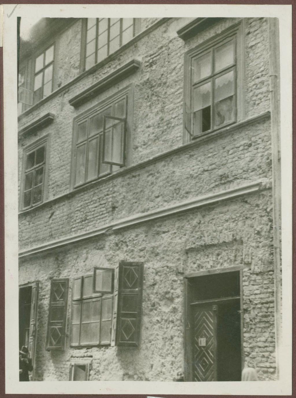 Fotografie przedwojenne/pre-war photographs: Grodzka 14, po odsłonięciu tynków, zdjęcie z albumu Zdjęcia z Robót konserwatorskich