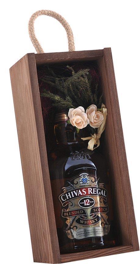 CHIVAS REGAL PREMIUM To wyśmienita 12- letnia luksusowa szkocka whisky, o subtelnym i pełnym aromacie. Produkowana w Strathisla najstarszej działającej destylarni na Wyżynie Szkockiej.