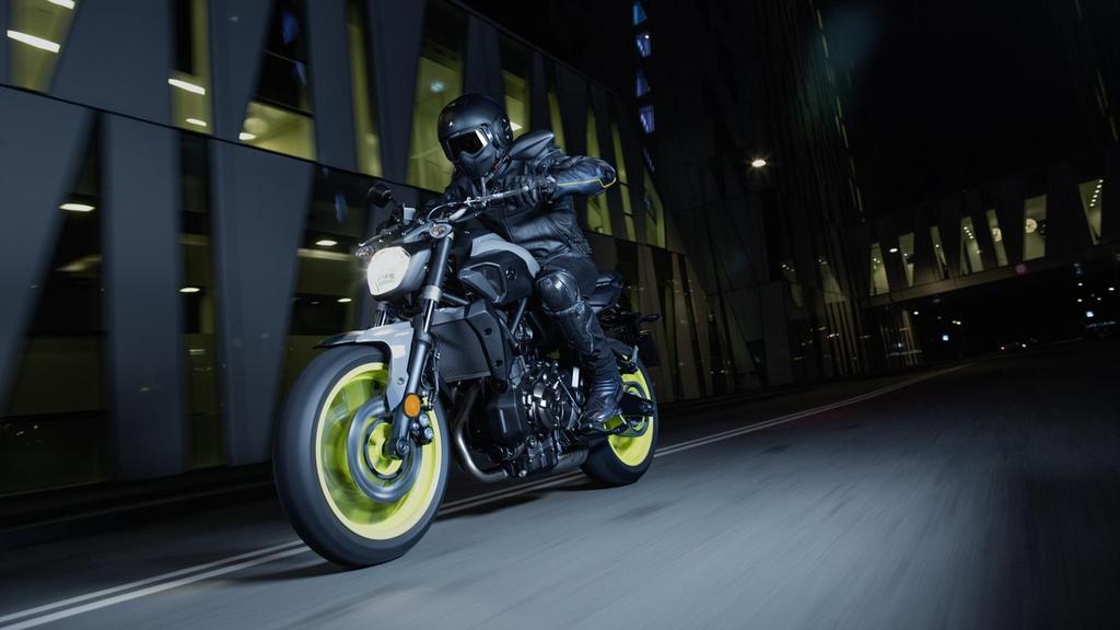 Poznaj swoją ciemną stronę to motocykl, który może dać niespotykaną satysfakcję, poczucie wolności i radości z jazdy. Ten naked zachwyca swoją wszechstronnością.