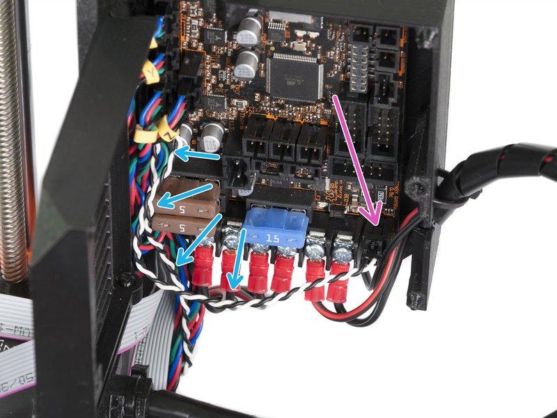 Step 26 Zasilanie Power Panic i termistor podgrzewanego stołu Znajdź parę skręconych przewodów